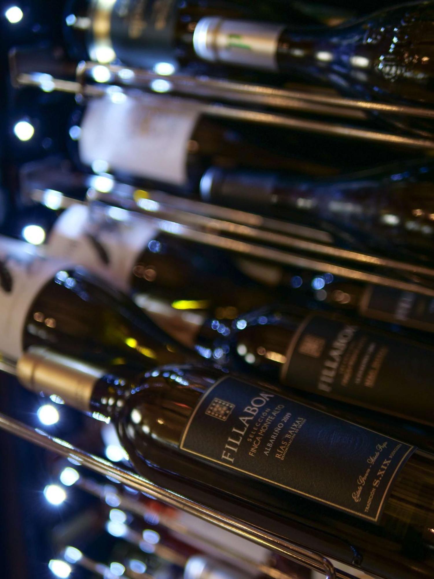 Alhambra Palace Hotel Granada Esterno foto Wine bottles in a wine rack