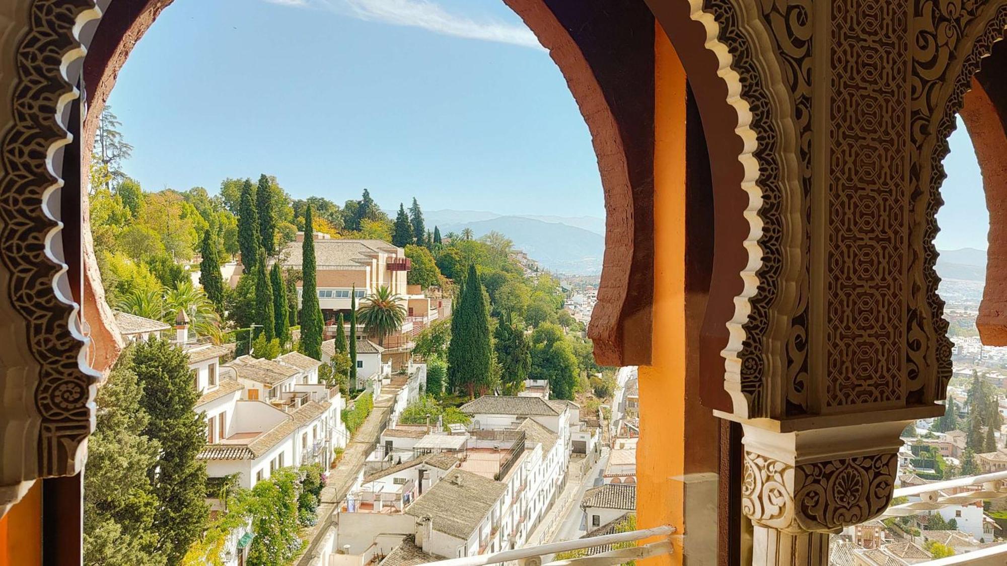 Alhambra Palace Hotel Granada Esterno foto View of the Albaicín from the Alhambra