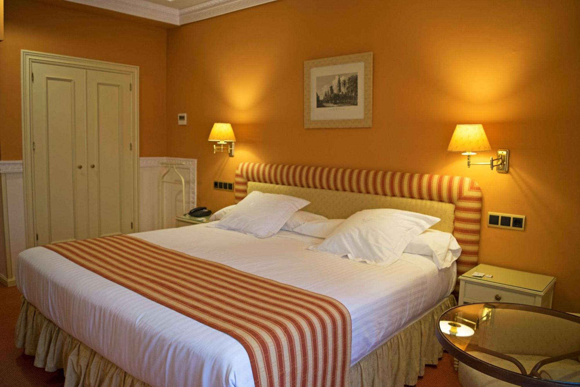 Alhambra Palace Hotel Granada Esterno foto A bedroom