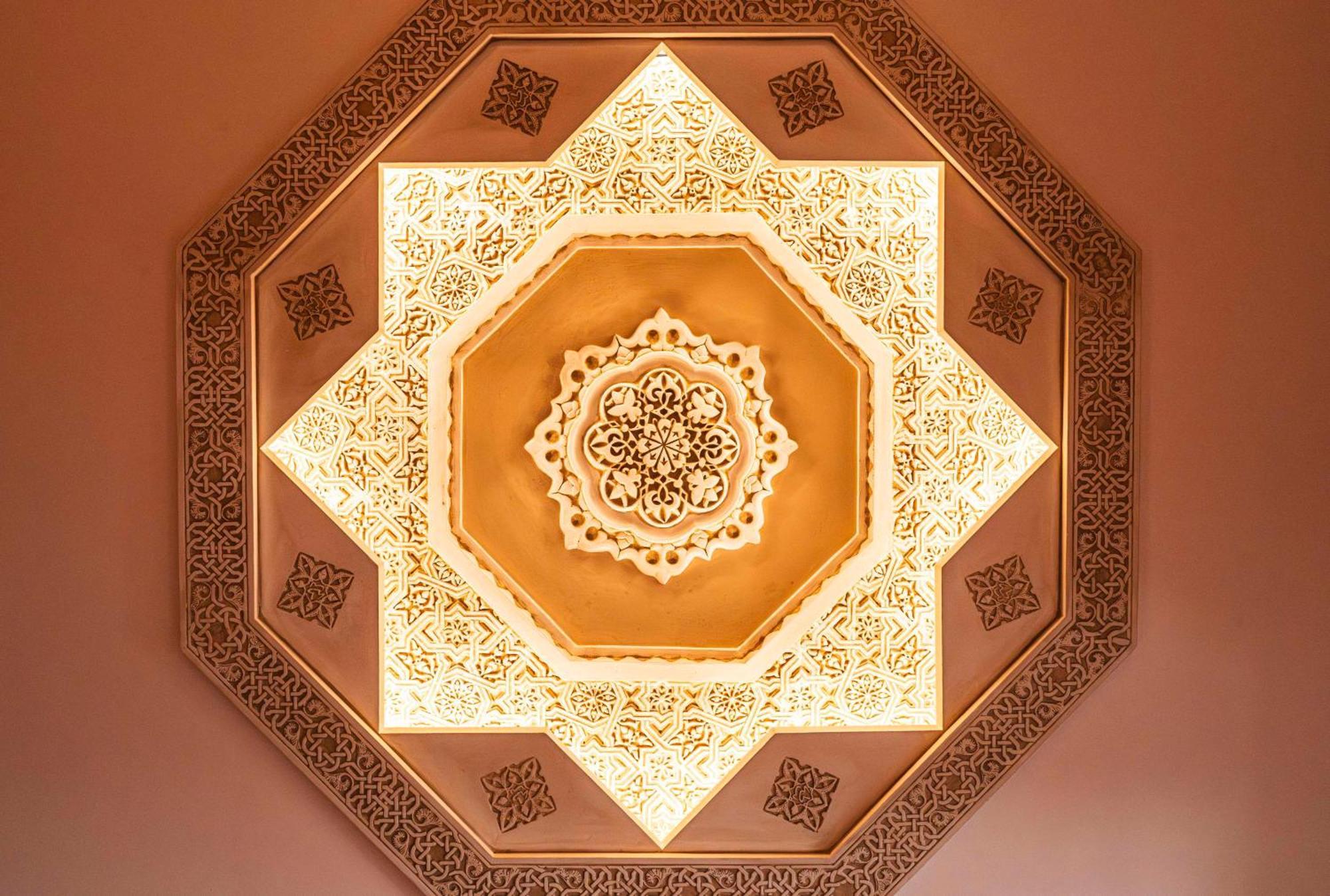 Alhambra Palace Hotel Granada Esterno foto The ceiling of the mosque