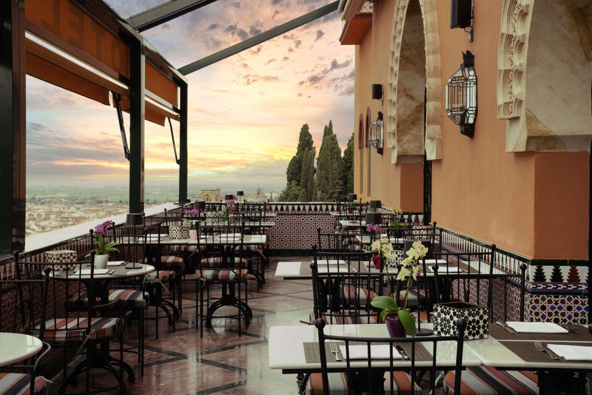 Alhambra Palace Hotel Granada Esterno foto The Terrace at the Four Seasons Hotel